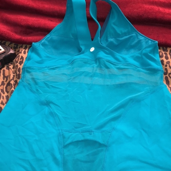 Lululemon Athletica large V-neck tank top turquoise built in bra mesh detail - Picture 4 of 14